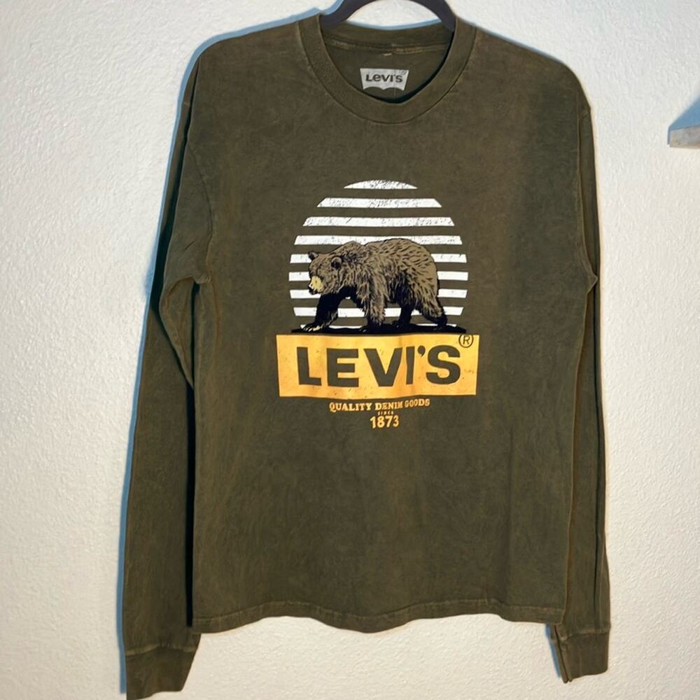 NWT Levi's Acid Wash Distressed Long Sleeve Bear Graphic Long Shirt Green